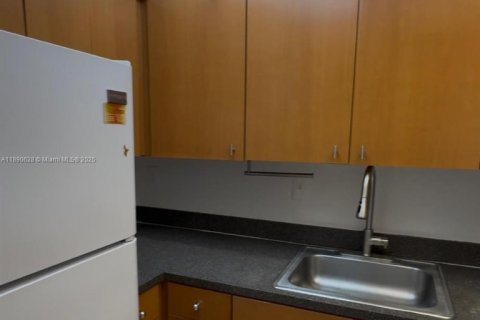 Touwnhouse à louer à Hialeah, Floride: 2 chambres, 76.92 m2 № 1943433 - photo 3