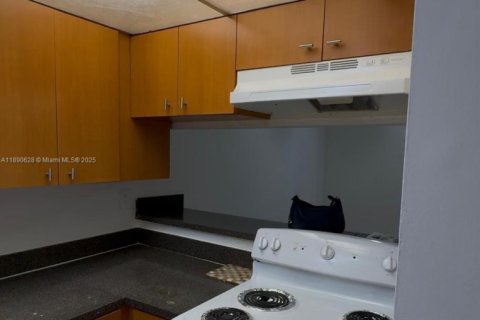 Touwnhouse à louer à Hialeah, Floride: 2 chambres, 76.92 m2 № 1943433 - photo 4
