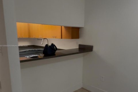Touwnhouse à louer à Hialeah, Floride: 2 chambres, 76.92 m2 № 1943433 - photo 2