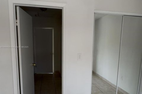 Touwnhouse à louer à Hialeah, Floride: 2 chambres, 76.92 m2 № 1943433 - photo 7