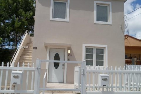 Immobilier commercial à Miami, Floride 105.91 m2 № 2169234