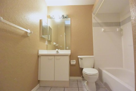 Townhouse in Palm Harbor, Florida 3 bedrooms, 152.73 sq.m. № 1901630 - photo 25