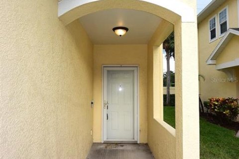 Townhouse in Palm Harbor, Florida 3 bedrooms, 152.73 sq.m. № 1901630 - photo 3