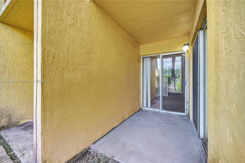 Condo in Tamarac, Florida, 2 bedrooms  № 2022760 - photo 30