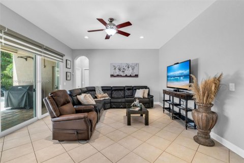 Villa ou maison à vendre à Pembroke Pines, Floride: 5 chambres, 321.53 m2 № 1966462 - photo 19