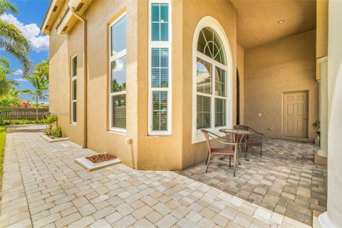 Villa ou maison à vendre à Pembroke Pines, Floride: 5 chambres, 321.53 m2 № 1966462 - photo 5