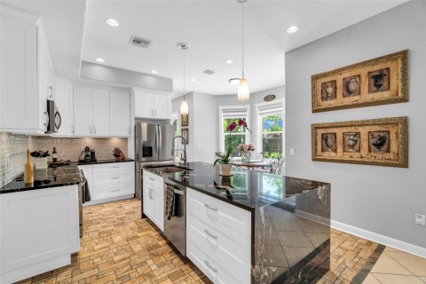 Villa ou maison à vendre à Pembroke Pines, Floride: 5 chambres, 321.53 m2 № 1966462 - photo 16