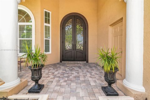 Villa ou maison à vendre à Pembroke Pines, Floride: 5 chambres, 321.53 m2 № 1966462 - photo 3