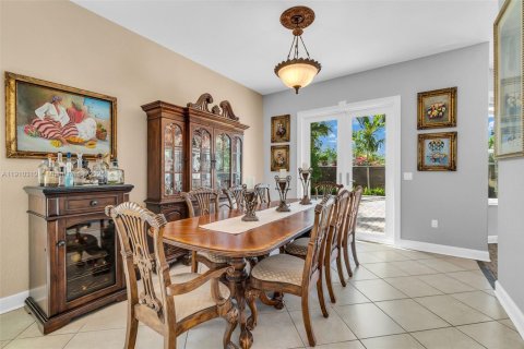 Villa ou maison à vendre à Pembroke Pines, Floride: 5 chambres, 321.53 m2 № 1966462 - photo 23