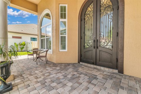 Villa ou maison à vendre à Pembroke Pines, Floride: 5 chambres, 321.53 m2 № 1966462 - photo 4