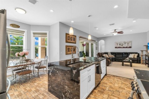 Villa ou maison à vendre à Pembroke Pines, Floride: 5 chambres, 321.53 m2 № 1966462 - photo 12