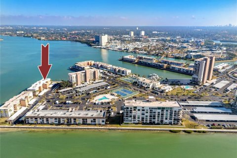 Condo in South Pasadena, Florida, 1 bedroom № 2196550 - photo 13