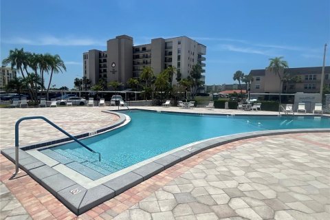 Condo in South Pasadena, Florida, 1 bedroom № 2196550 - photo 9