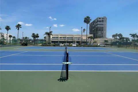 Condo in South Pasadena, Florida, 1 bedroom № 2196550 - photo 10
