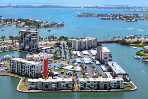 Condo in South Pasadena, Florida, 1 bedroom № 2196550 - photo 4