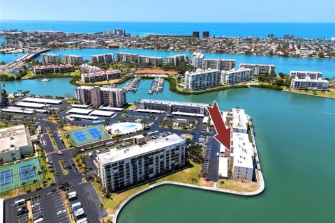 Condo in South Pasadena, Florida, 1 bedroom № 2196550 - photo 14