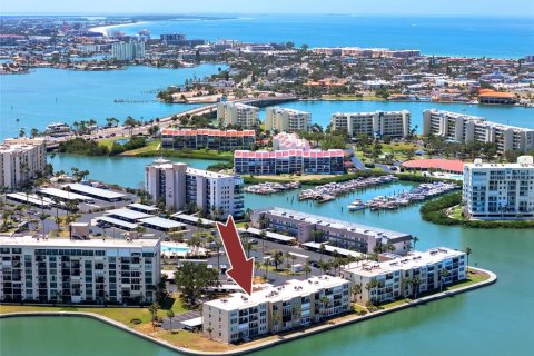 Condo in South Pasadena, Florida, 1 bedroom № 2196550 - photo 12