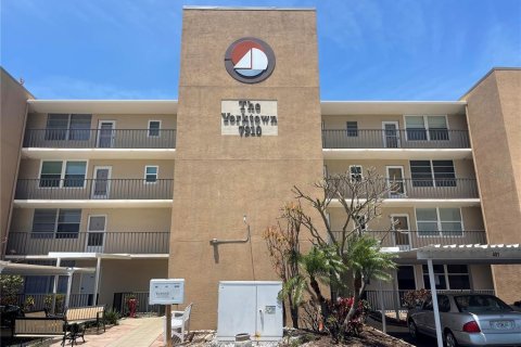 Condo in South Pasadena, Florida, 1 bedroom № 2196550 - photo 5