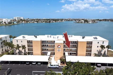 Condo in South Pasadena, Florida, 1 bedroom № 2196550 - photo 3