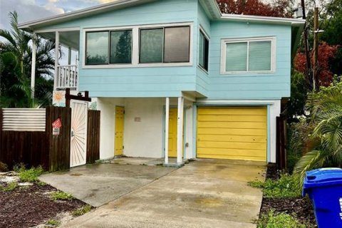 House in Saint Petersburg, Florida 2 bedrooms, 63.92 sq.m. № 2360746