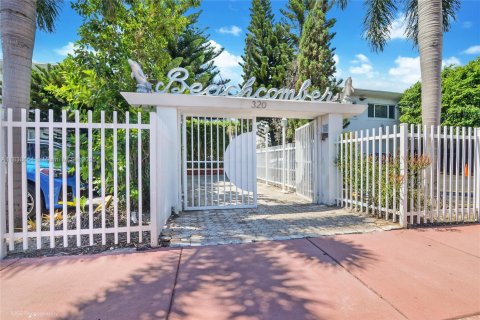 Condo in Miami Beach, Florida, 1 bedroom № 1961661 - photo 11