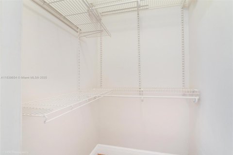 Condo in Miami Beach, Florida, 1 bedroom № 1961661 - photo 7