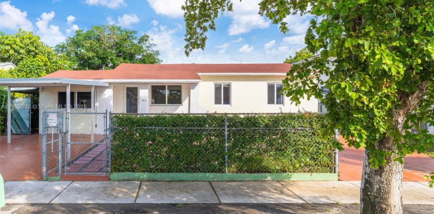 Casa en Miami, Florida 4 dormitorios, 177.54 m2 № 1932379