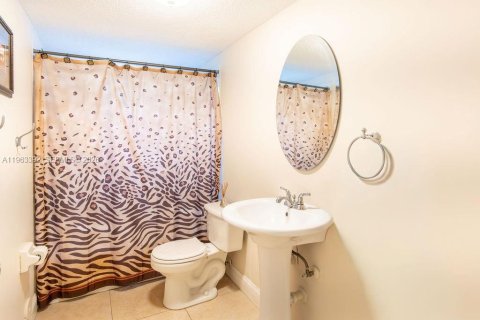 Villa ou maison à vendre à Miami, Floride: 3 chambres, 175.59 m2 № 2026293 - photo 22