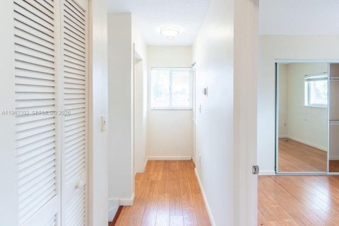 Villa ou maison à vendre à Miami, Floride: 3 chambres, 175.59 m2 № 2026293 - photo 16