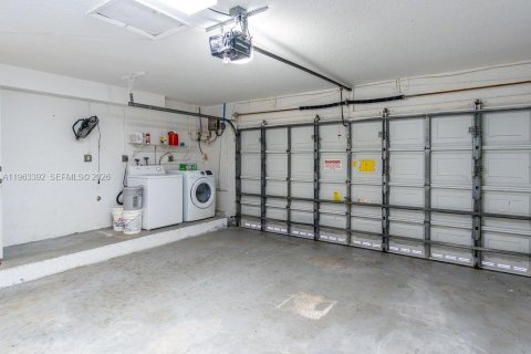 Villa ou maison à vendre à Miami, Floride: 3 chambres, 175.59 m2 № 2026293 - photo 25