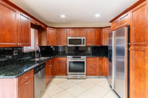 Villa ou maison à vendre à Miami, Floride: 3 chambres, 175.59 m2 № 2026293 - photo 9