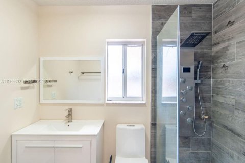 Villa ou maison à vendre à Miami, Floride: 3 chambres, 175.59 m2 № 2026293 - photo 12