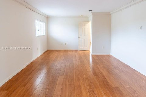 Villa ou maison à vendre à Miami, Floride: 3 chambres, 175.59 m2 № 2026293 - photo 18