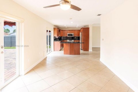 Villa ou maison à vendre à Miami, Floride: 3 chambres, 175.59 m2 № 2026293 - photo 6