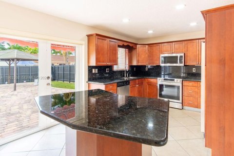 Villa ou maison à vendre à Miami, Floride: 3 chambres, 175.59 m2 № 2026293 - photo 8