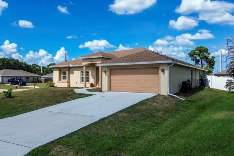 Villa ou maison à vendre à Port St. Lucie, Floride: 4 chambres, 221.94 m2 № 2178811 - photo 2