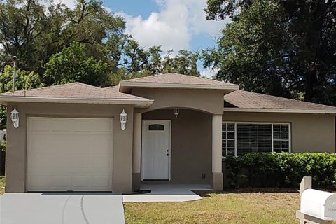 House in Tampa, Florida 3 bedrooms, 131.27 sq.m. № 2220499 - photo 2