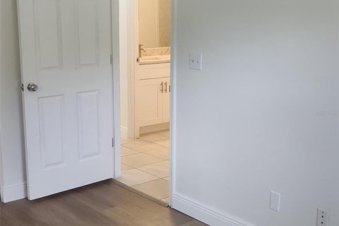 House in Tampa, Florida 3 bedrooms, 131.27 sq.m. № 2220499 - photo 10