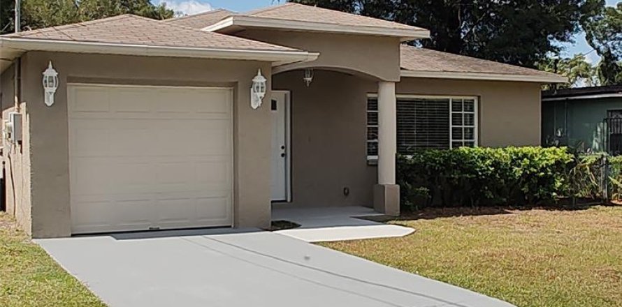 House in Tampa, Florida 3 bedrooms, 131.27 sq.m. № 2220499