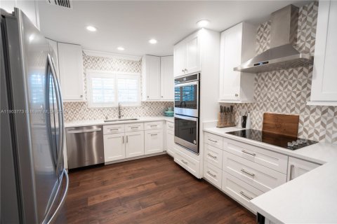 House in Plantation, Florida 4 bedrooms, 235.23 sq.m. № 1963509 - photo 4