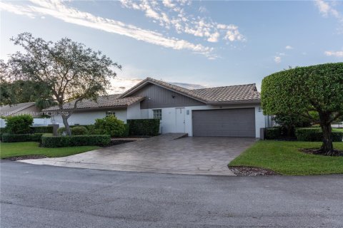 House in Plantation, Florida 4 bedrooms, 235.23 sq.m. № 1963509 - photo 30