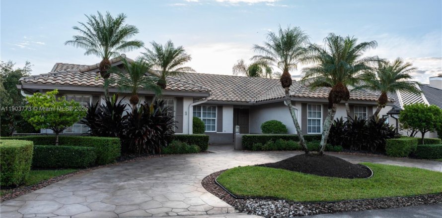 House in Plantation, Florida 4 bedrooms, 235.23 sq.m. № 1963509