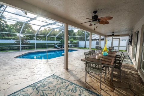 House in Plantation, Florida 4 bedrooms, 235.23 sq.m. № 1963509 - photo 20