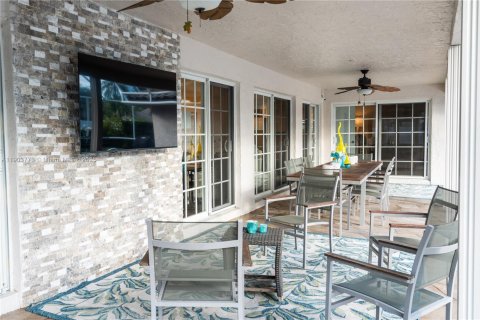 House in Plantation, Florida 4 bedrooms, 235.23 sq.m. № 1963509 - photo 22