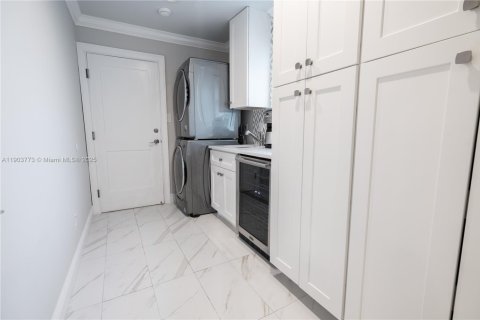 House in Plantation, Florida 4 bedrooms, 235.23 sq.m. № 1963509 - photo 18