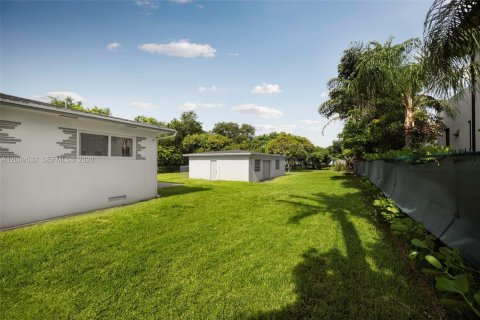 House in Miami, Florida 3 bedrooms, 198.72 sq.m. № 2089441 - photo 23