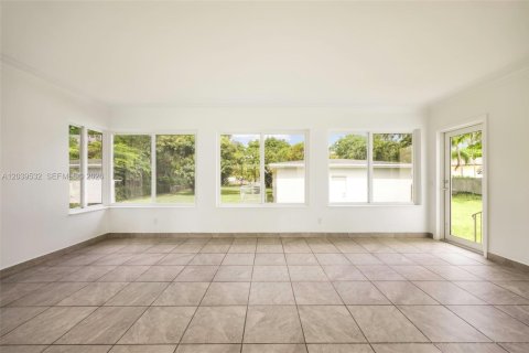 House in Miami, Florida 3 bedrooms, 198.72 sq.m. № 2089441 - photo 20