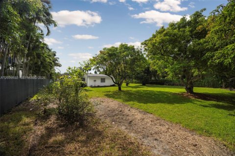 House in Miami, Florida 3 bedrooms, 198.72 sq.m. № 2089441 - photo 25