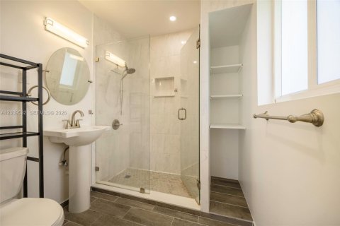 House in Miami, Florida 3 bedrooms, 198.72 sq.m. № 2089441 - photo 5