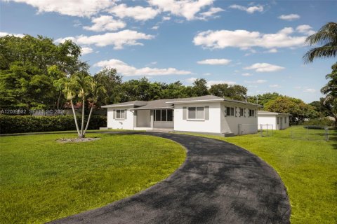 House in Miami, Florida 3 bedrooms, 198.72 sq.m. № 2089441 - photo 2